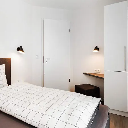 Iii Apartment *
